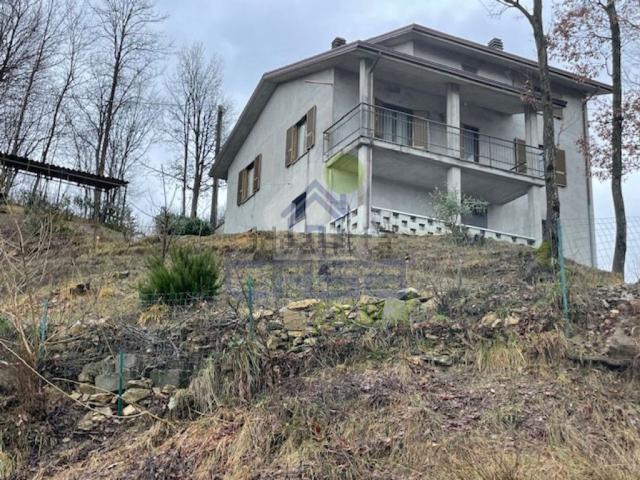 Villetta indipendente in vendita di 205 m² in Via San Ambrogio
