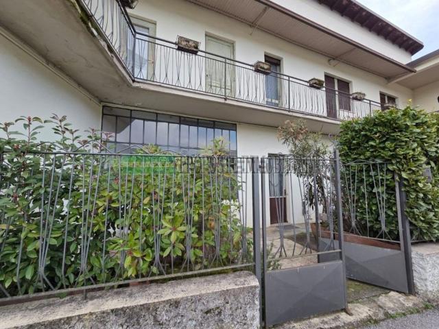 Villetta indipendente in vendita di 206 m² in Via P. Battola