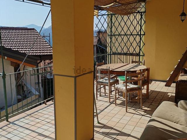 Villetta indipendente in vendita di 206 m² in Via Roma, 18