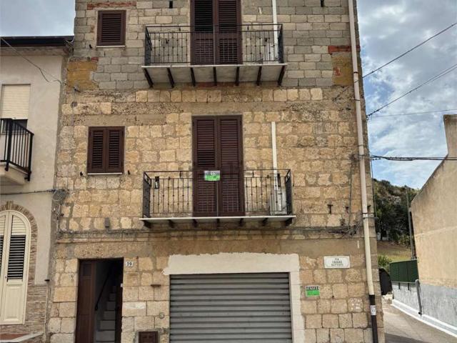 Villetta indipendente in vendita di 207 m² in Via Cesare Battisti, 29