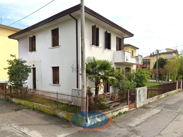 Villetta indipendente in vendita di 207 m² in Via Dardanelli