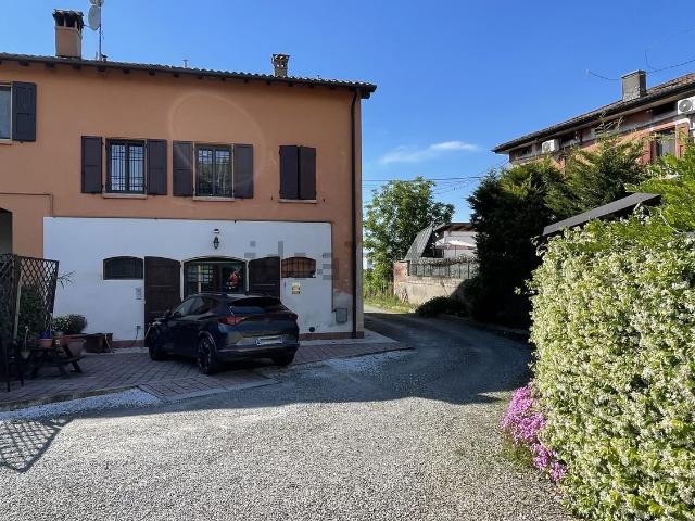 Villetta indipendente in vendita di 207 m² in Via Nonantolana