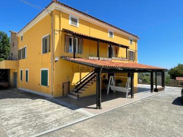 Villetta indipendente in vendita di 207 m² in Via Pescara