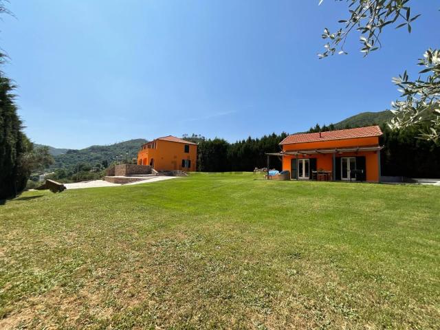 Villetta indipendente in vendita di 207 m² in Via Priocco
