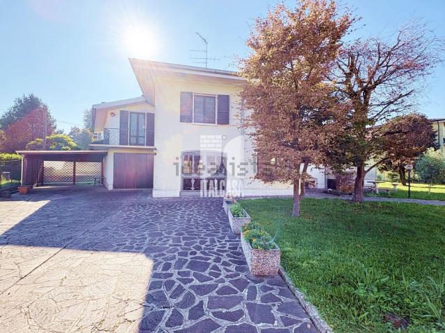 Villetta indipendente in vendita di 207 m² in Via Venezia