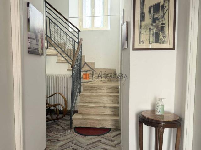 Villetta indipendente in vendita di 207 m² in Piazza EMIDIO COLLINA, 8