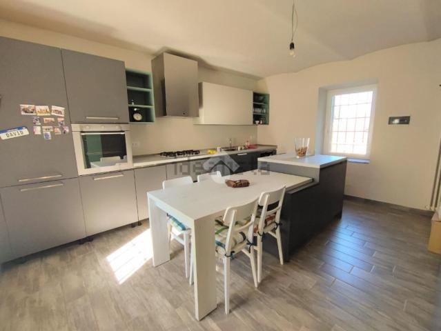 Villetta indipendente in vendita di 208 m² in Via Carezzano, 1