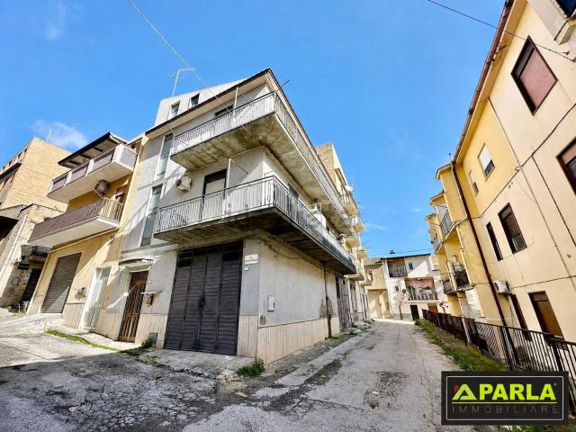 Villetta indipendente in vendita di 208 m² in Via Carlo Amato