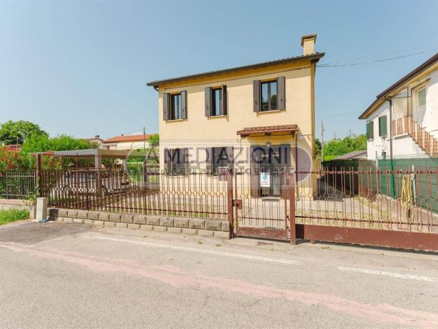 Villetta indipendente in vendita di 208 m² in Via Enrico Toti, 15