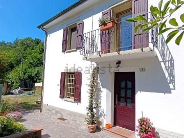 Villetta indipendente in vendita di 208 m² in Via Monzuno