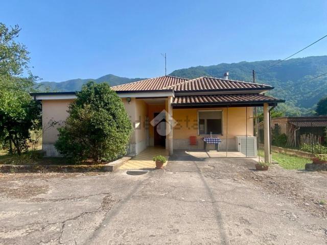 Villetta indipendente in vendita di 208 m² in Via Saccocci