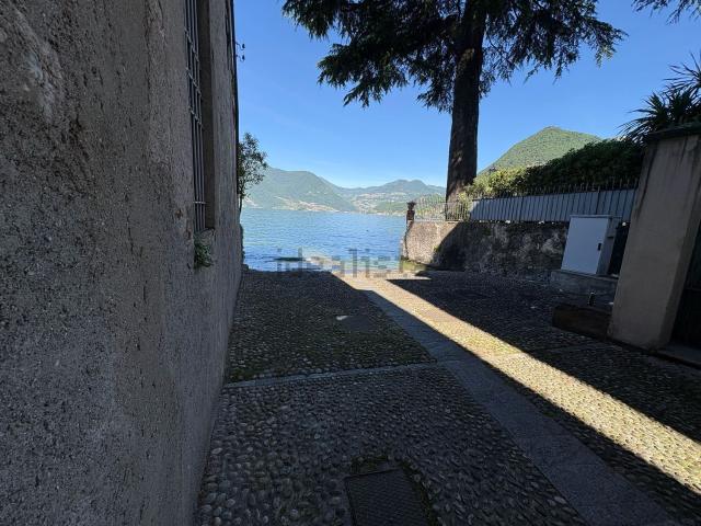 Villetta indipendente in vendita di 208 m² in Via Scaramuzza