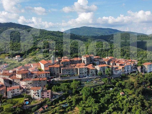 Villetta indipendente in vendita di 208 m² in Via Puglie, 5