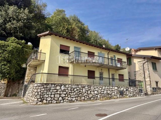 Villetta indipendente in vendita di 208 m² in Via Vecchi