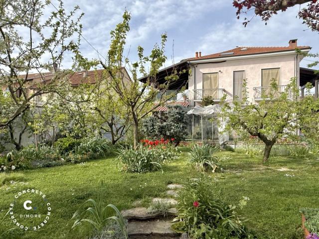 Villetta indipendente in vendita di 208 m² in Strada del Borgo, 36