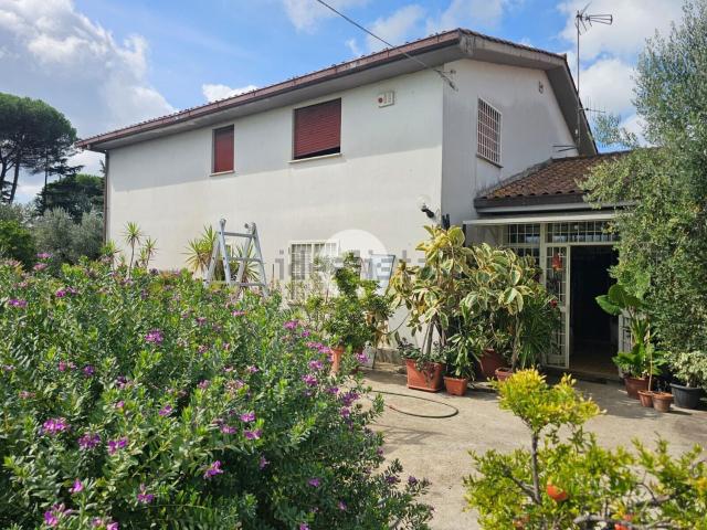 Villetta indipendente in vendita di 209 m² in Via Colle d&apos Oro