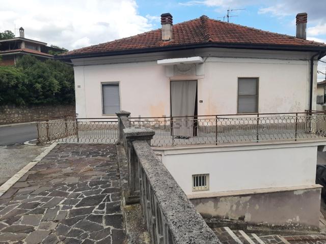 Villetta indipendente in vendita di 209 m² in Via Cecconi