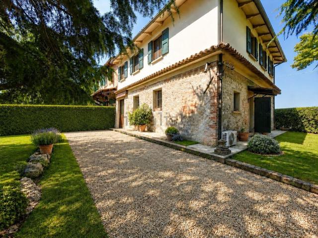 Villetta indipendente in vendita di 209 m² in Via Poggiaccio, 33