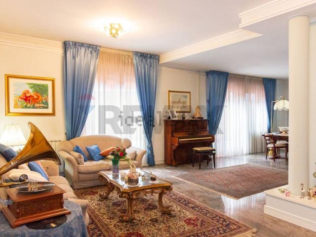 Villetta indipendente in vendita di 209 m² in Via Privitera, 38