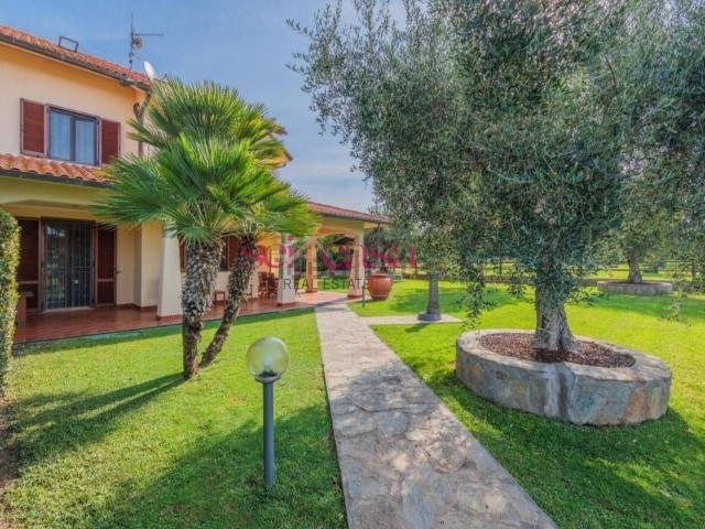 Villetta indipendente in vendita di 210 m²