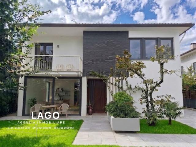 Villetta indipendente in vendita di 210 m²
