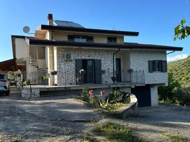 Villetta indipendente in vendita di 210 m² in Via Casale, 21
