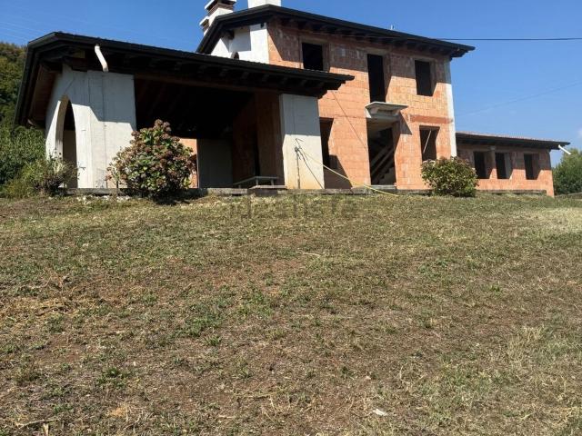 Villetta indipendente in vendita di 210 m² in Via Angiò, 10