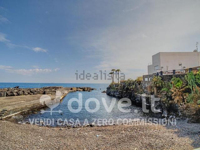 Villetta indipendente in vendita di 210 m² in Via Ariazzi, 13