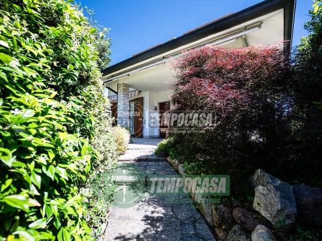 Villetta indipendente in vendita di 210 m² in Via Bassano del Grappa, 1