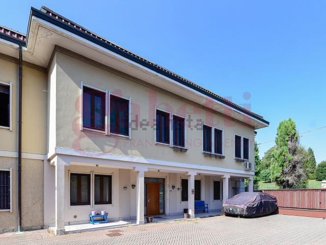 Villetta indipendente in vendita di 210 m² in Via G.Marconi, 26