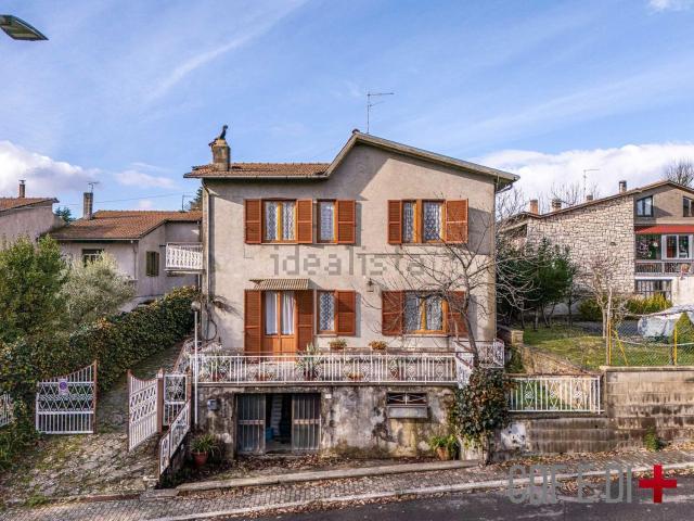Villetta indipendente in vendita di 210 m² in Via Galileo Galilei