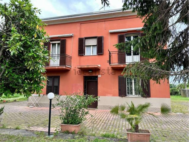 Villetta indipendente in vendita di 210 m² in Via Selice