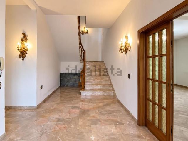 Villetta indipendente in vendita di 210 m² in Via Giovanni Cimabue, 16