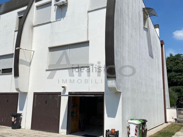 Villetta indipendente in vendita di 210 m² in Via Don Aser Porta