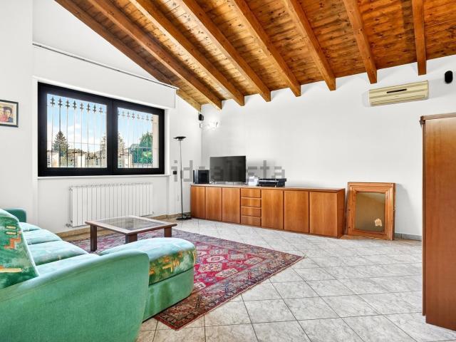 Villetta indipendente in vendita di 210 m² in Via Don Gerolamo Zaroli, 75