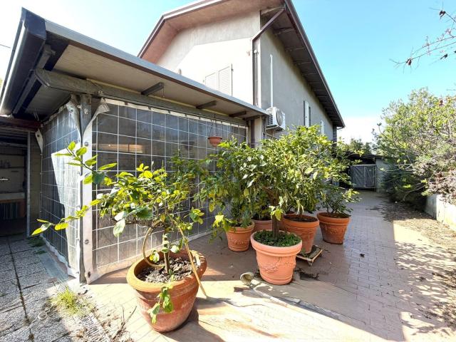 Villetta indipendente in vendita di 210 m² in Via degli Ulivi