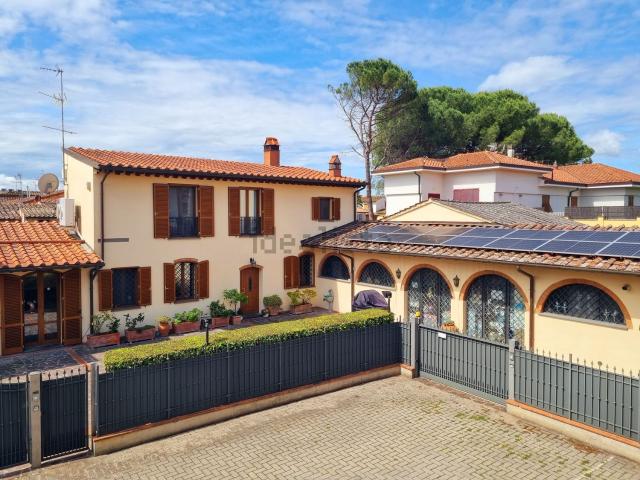 Villetta indipendente in vendita di 210 m² in Via di Mezzo