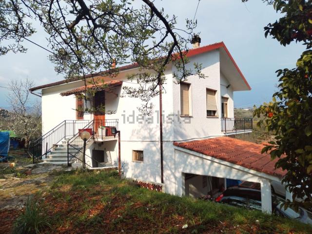 Villetta indipendente in vendita di 210 m² in Via II Giugno, 19