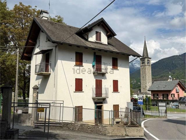 Villetta indipendente in vendita di 210 m² in Via Laurasca