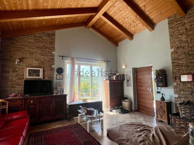 Villetta indipendente in vendita di 210 m² in Via Montelupo, 23