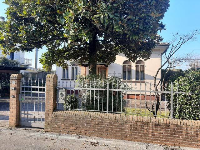Villetta indipendente in vendita di 210 m² in Via Matteotti