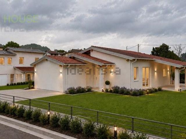 Villetta indipendente in vendita di 210 m² in Contrada Battistini