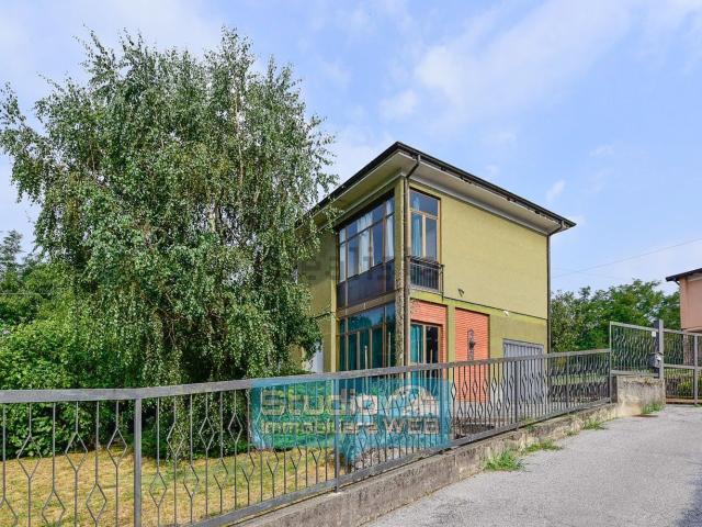 Villetta indipendente in vendita di 210 m² in Via San Bernardino, 14