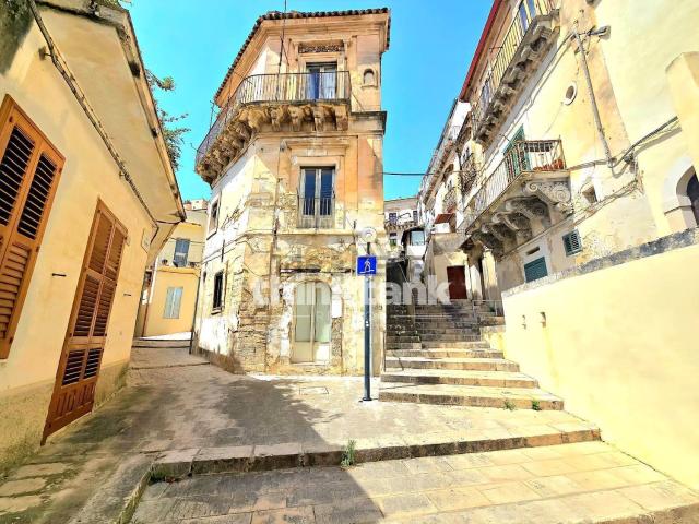 Villetta indipendente in vendita di 210 m² in Via Scale, 33