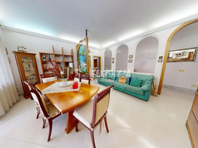 Villetta indipendente in vendita di 210 m² in Via Severino Gobbi, 5