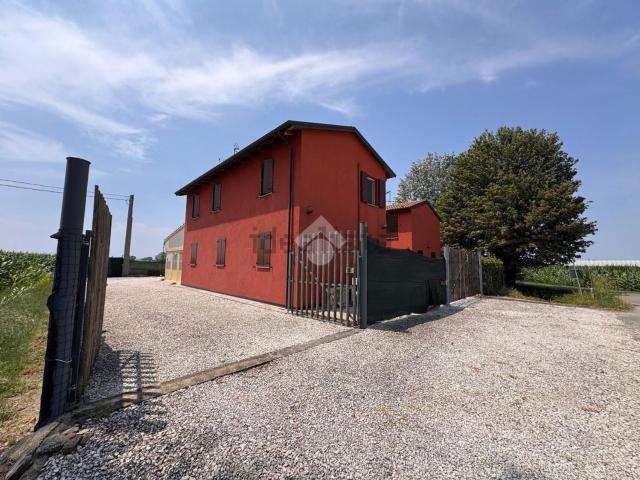 Villetta indipendente in vendita di 210 m² in Via Sgualdrara, 1