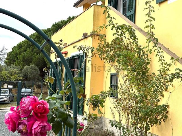 Villetta indipendente in vendita di 210 m² in Via Spotorno, 33