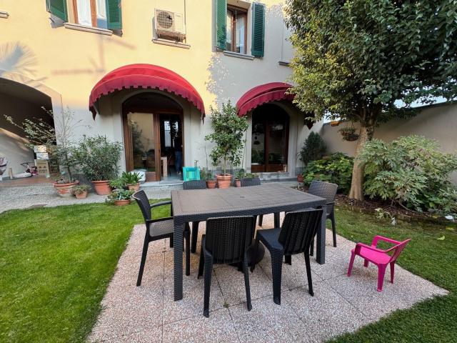 Villetta indipendente in vendita di 210 m² in Via Stazione