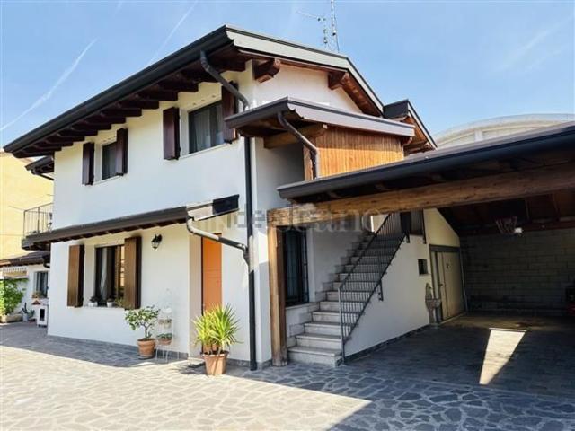 Villetta indipendente in vendita di 210 m² in Via Ponte Gandovere