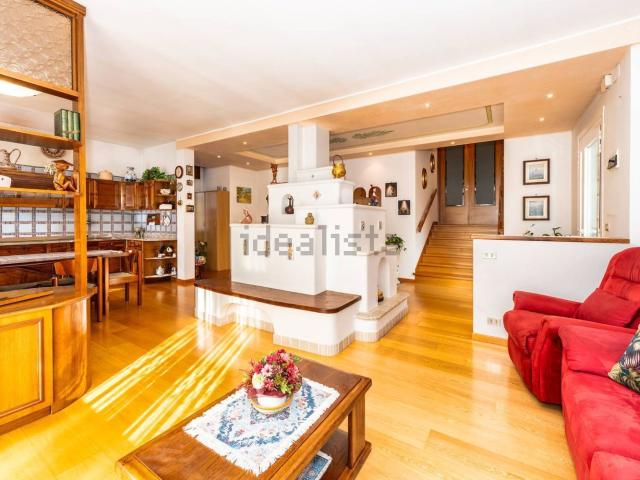 Villetta indipendente in vendita di 210 m² in Via Roma Destra